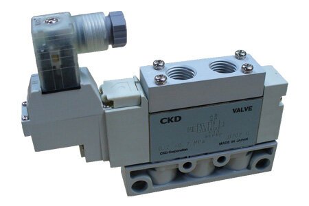 Pneumatic directional control valve